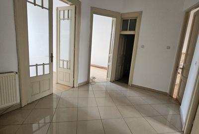 Spațiu comercial, de 60 mp, în Central
