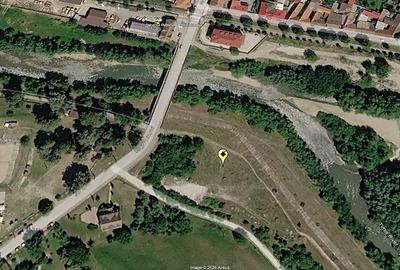 Teren de 5800 mp, în Central