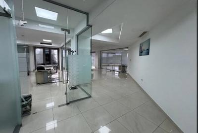 Birou, de 155 mp, în Central