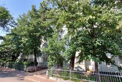 Apartament cu 4 camere semidecomandat în Titan