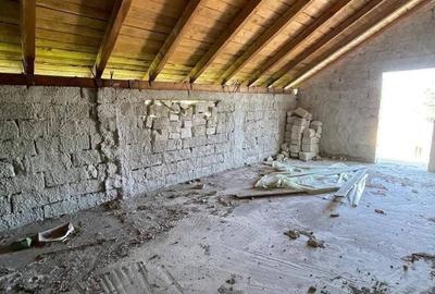 Casă cu 4 camere cu Teren 250 Mp în Central - 4