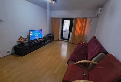 Apartament cu 4 camere decomandat în Trocadero