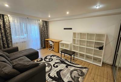 Apartament cu 3 camere decomandat în Exterior Vest