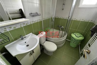 Apartament cu 3 camere semidecomandat în Crișan