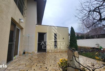 Casă cu 6 camere cu Teren 500 Mp în Dumbrăvița