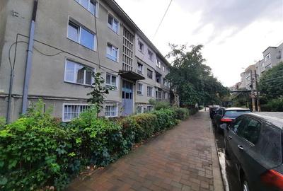 Apartament cu 2 camere nedecomandat în Energiei