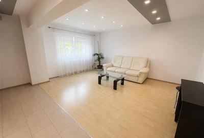 Apartament cu 3 camere decomandat, mobilat în Central