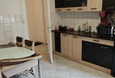 Apartament cu 3 camere decomandat în Păcii - 2