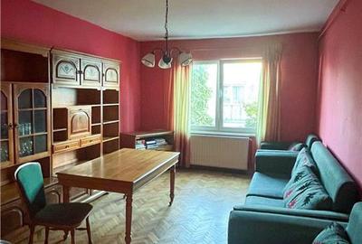 Apartament cu 3 camere decomandat în Tudor