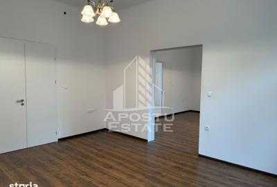 Casă cu 8 camere cu Teren 1234 Mp în Moșnița Nouă