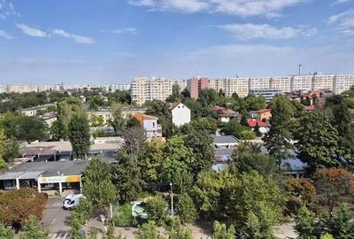 Apartament cu 3 camere semidecomandat în Baba Novac
