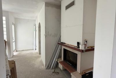 Casă cu 4 camere în Domnești