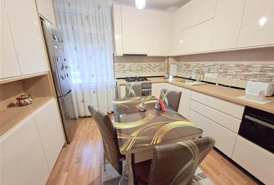 Apartament cu 2 camere decomandat, mobilat în Narcisa