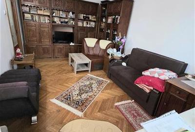 Apartament cu 3 camere decomandat în Casa de Cultură
