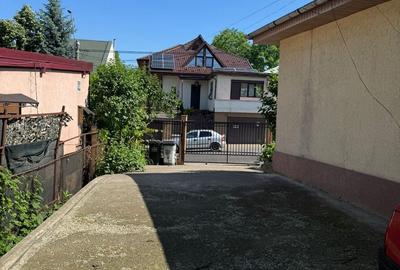 Casă cu 3 camere cu Teren 451 Mp în Central