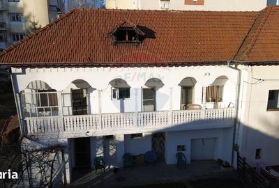 Casă cu 5 camere cu Teren 232 Mp în Ultracentral