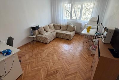 Apartament cu 3 camere decomandat în Soarelui