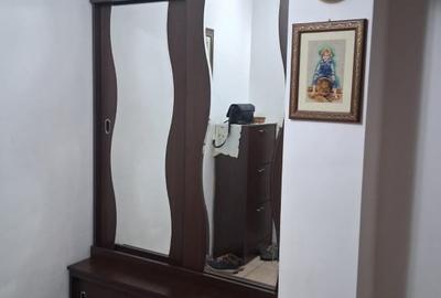 Apartament cu 3 camere decomandat în Spital