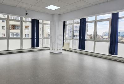 Spațiu comercial, de 236 mp, în Central - 4