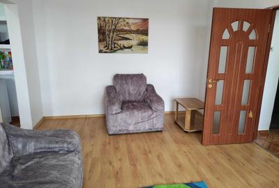 Apartament cu 3 camere semidecomandat în Sud