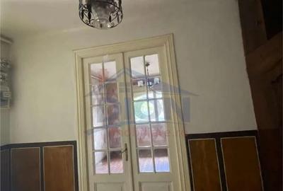 Apartament cu 3 camere semidecomandat în Decebal