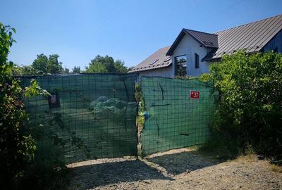 Teren de 4550 mp, în Sud