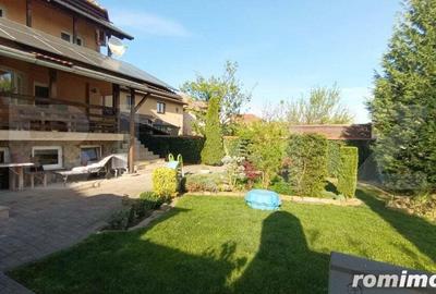 Casă cu 7 camere cu Teren 1100 Mp în Central - 2