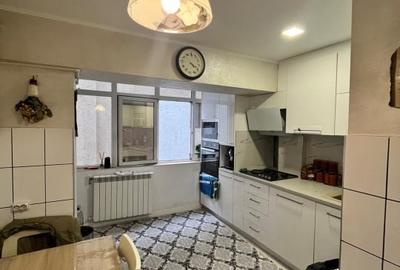 Apartament cu 3 camere decomandat, mobilat în Rădăuți