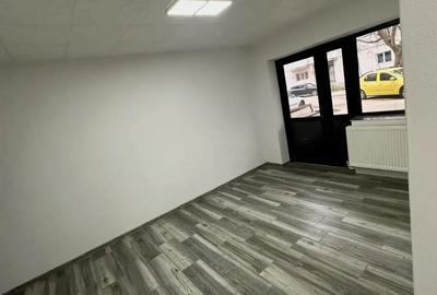 Spațiu comercial, de 52 mp, în Central - 3