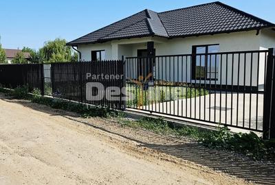 Casă cu 3 camere cu Teren 350 Mp în Bârnova - 2