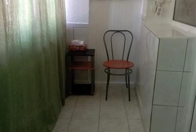 Garsonieră decomandată în Titan