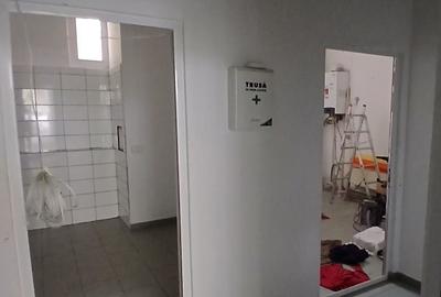 Spațiu comercial, de 85 mp, în Central - 4