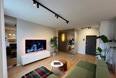Apartament cu 3 camere semidecomandat, mobilat în Chinteni