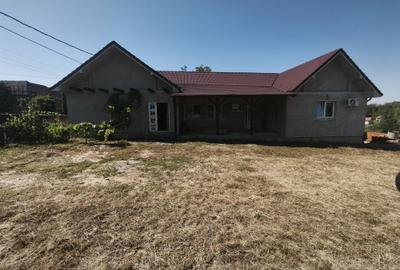 Casă cu 4 camere cu Teren 3500 Mp în Exterior Vest