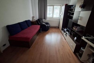 Apartament cu 3 camere decomandat în Rahova