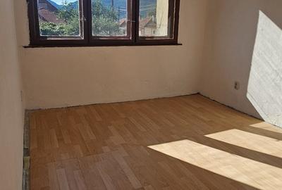 Apartament cu 2 camere semidecomandat în Șuncuiuș