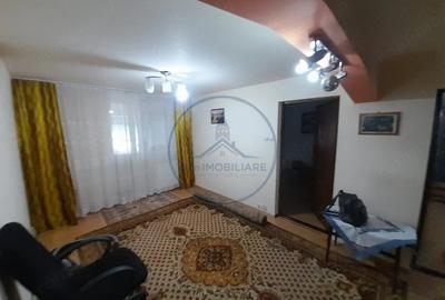 Apartament cu 4 camere decomandat în Central