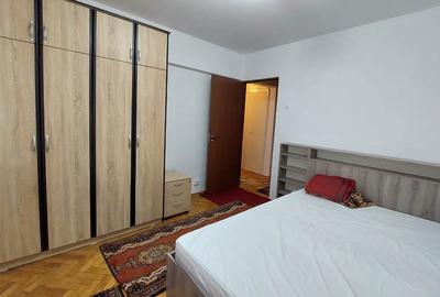 Apartament cu 3 camere semidecomandat, mobilat în Obor
