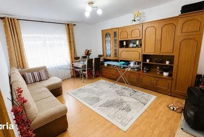 Apartament cu 2 camere decomandat în Tractorul
