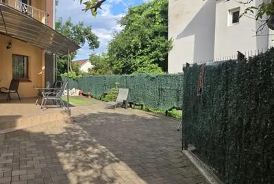 Casă cu 5 camere în Central