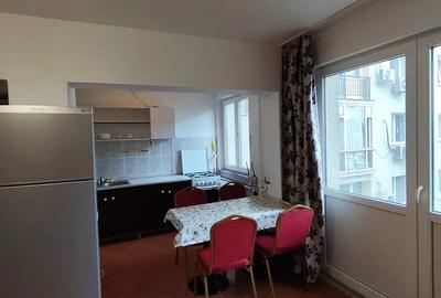 Apartament cu 2 camere semidecomandat, mobilat în Ultracentral