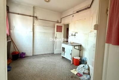 Apartament cu 3 camere în Calea Victoriei