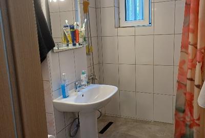 Apartament cu 4 camere semidecomandat în Gorjului