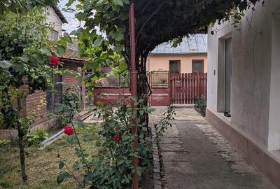 Casă cu 4 camere cu Teren 276 Mp în Central