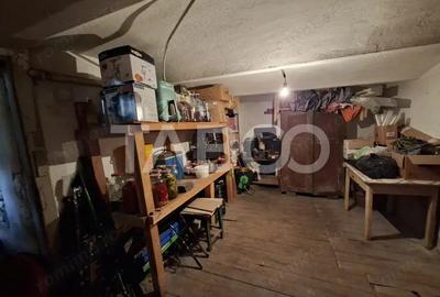 Casă cu 3 camere cu Canalizare în Vasile Aaron - 1