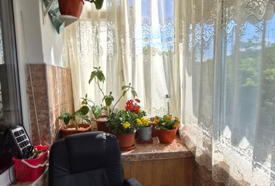 Apartament cu 2 camere semidecomandat în Km 5 - 11
