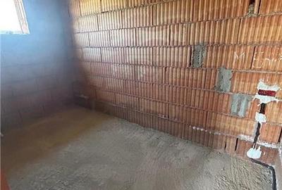 Casă individuală cu 4 camere cu Canalizare în Utvin - 3