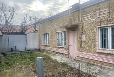 Casă cu 3 camere în Central