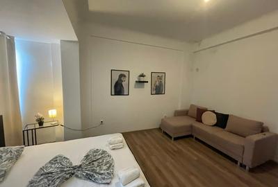 Apartament cu 4 camere decomandat în P-ța Universității - 11