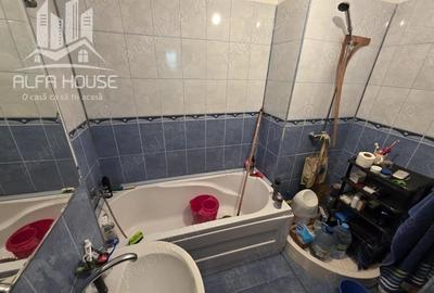 Apartament cu 3 camere decomandat în Govândari